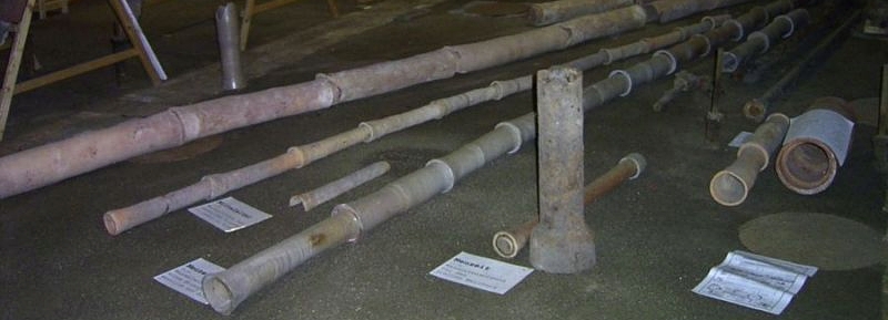 Verschiedene Wasserrohre im Ziegelmuseum